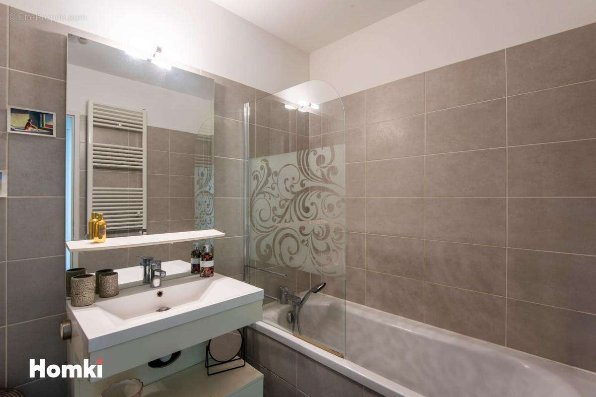 Maison de ville T4 de 82 m2 avec piscine et jardin - Châteauneuf-les-Martigues - photo 17