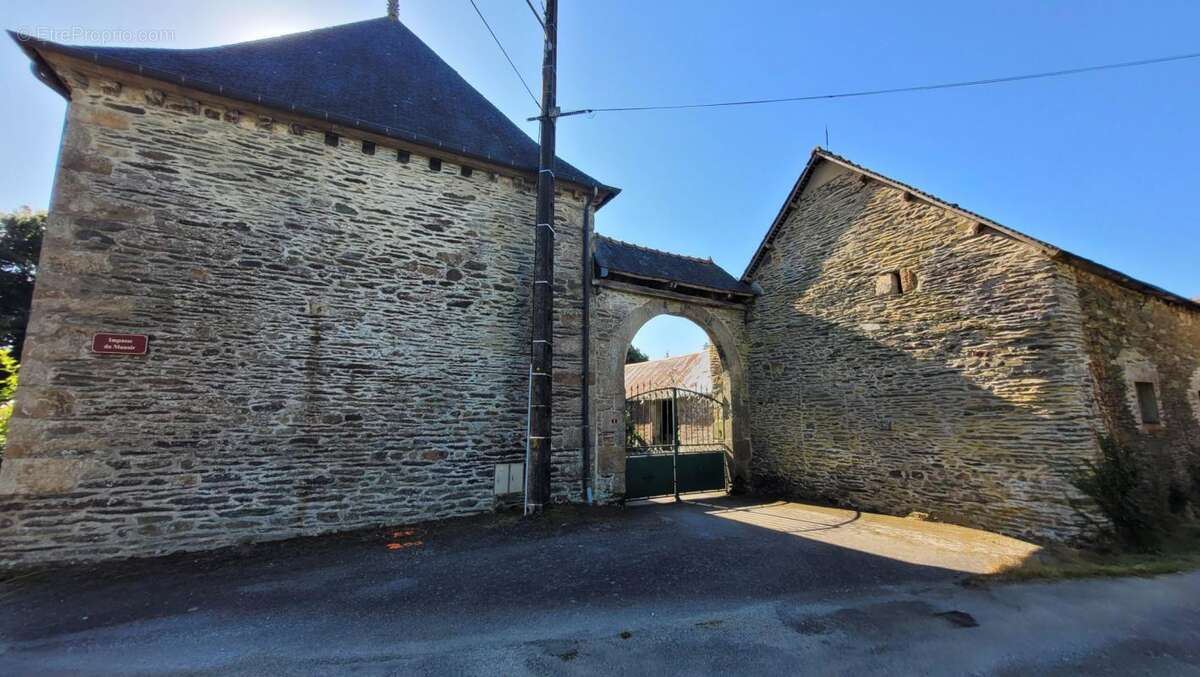 Maison à MERLEAC