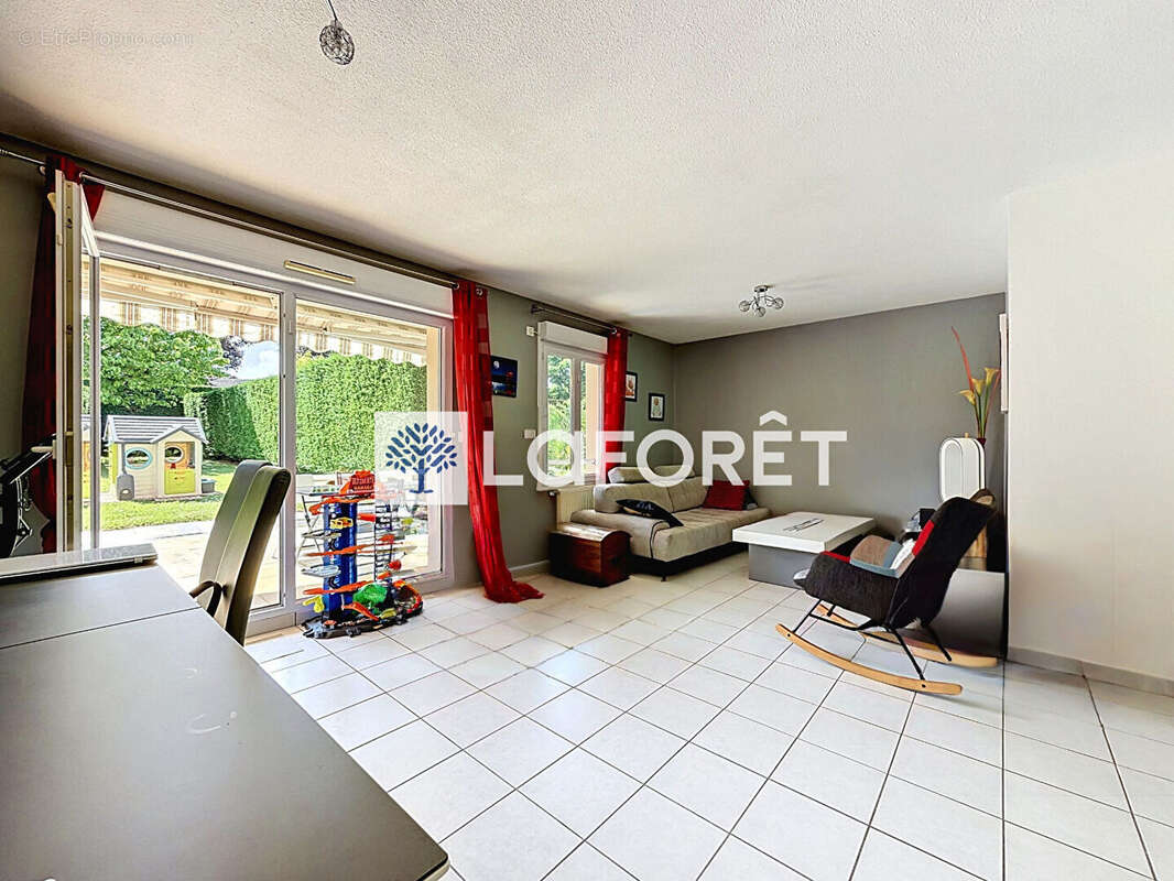 Appartement à MIRIBEL
