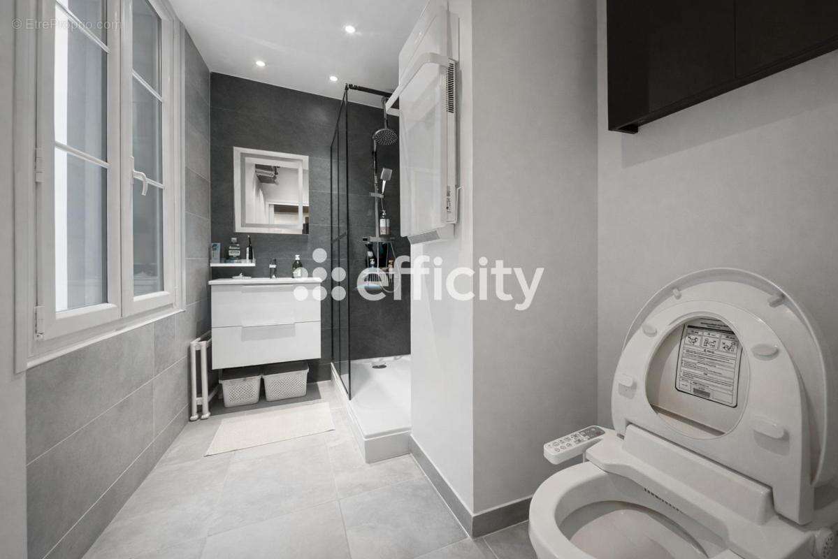 Appartement à PARIS-17E
