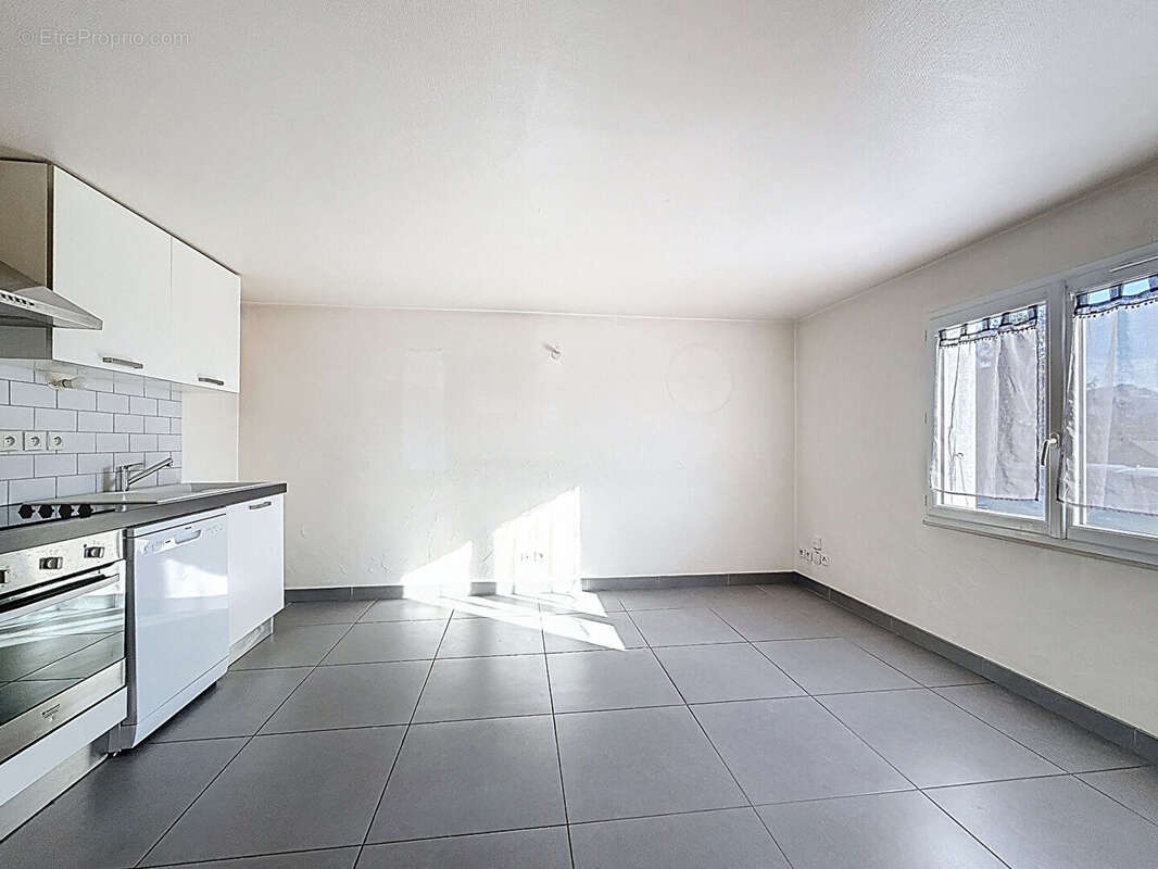 Appartement à POISY
