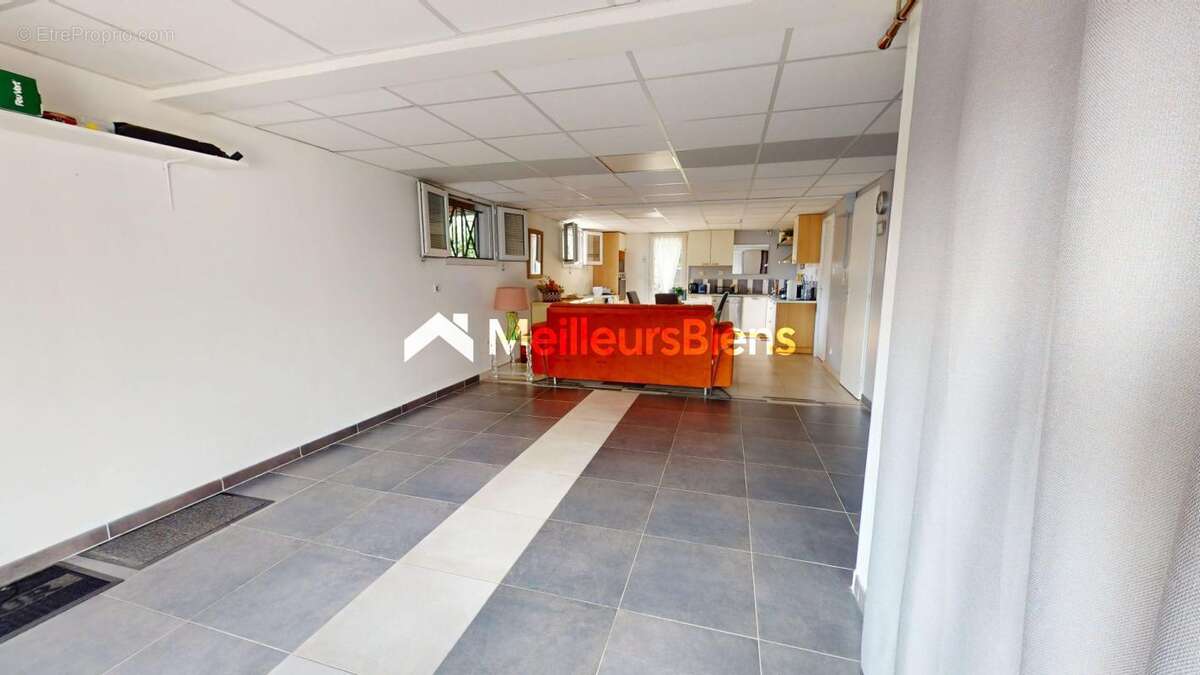Maison à étage avec ascenseur, piscine et jardin 827 m2 - photo 10