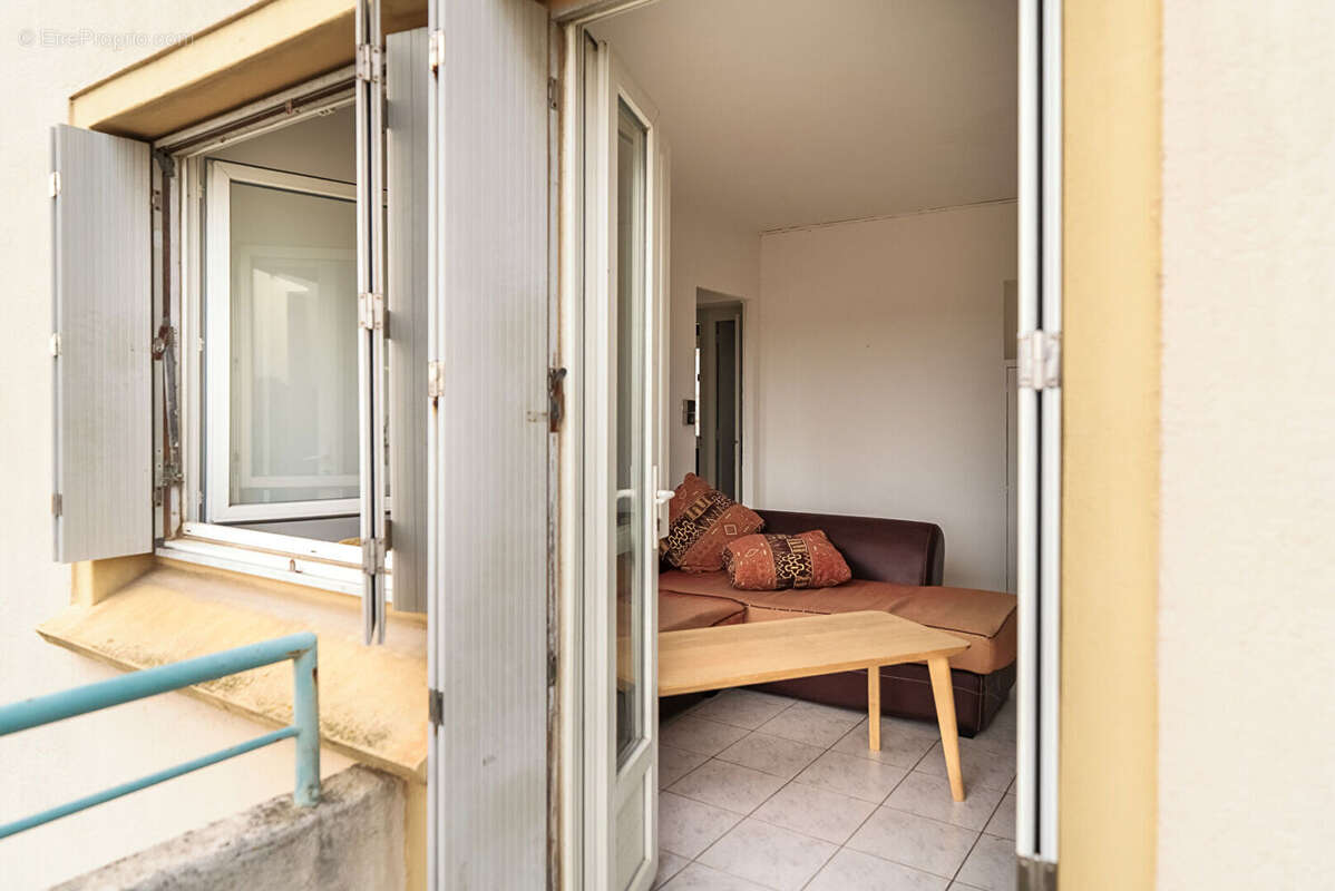 CARCASSONNE - LAPRADE Appartement T3 59m²  avec balcon vue Cité et place de stationnement - photo 4