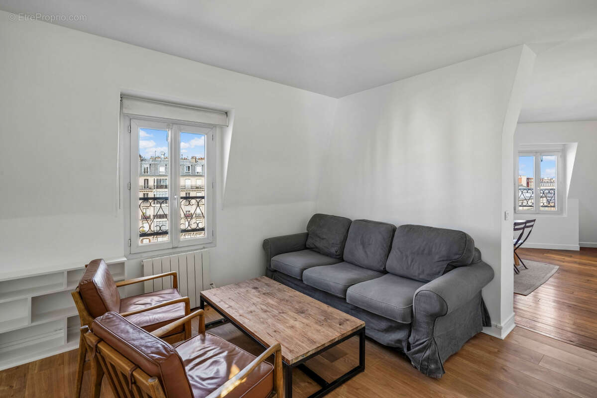Appartement à PARIS-17E