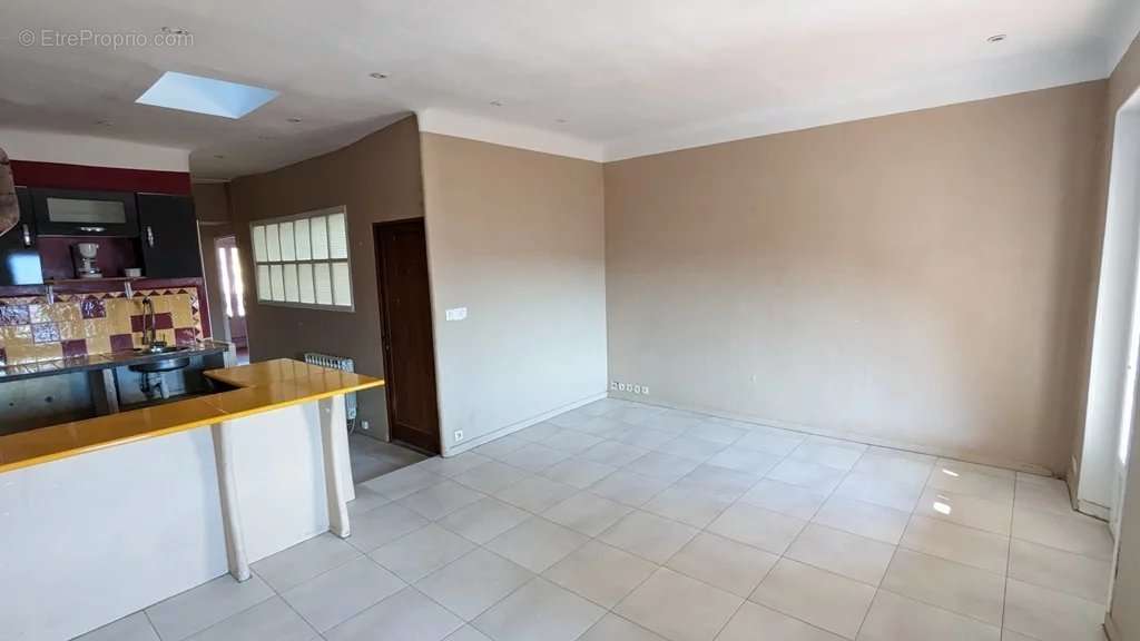 Appartement à SALERNES