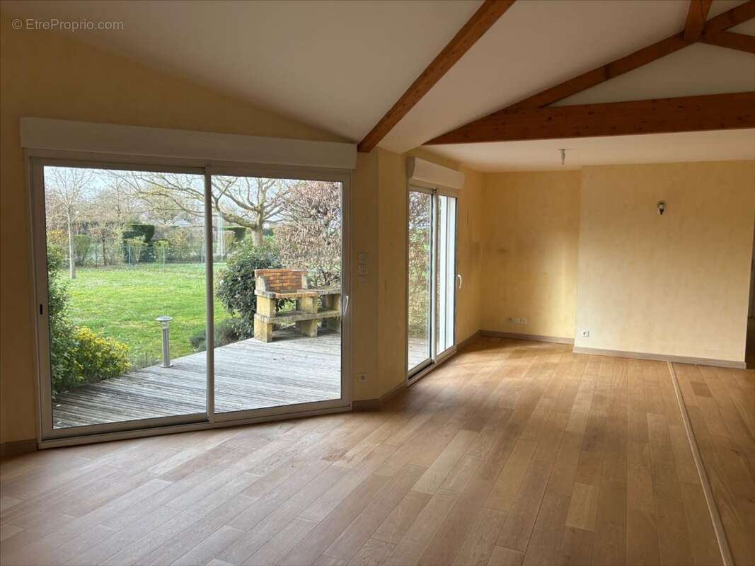 Maison à SAINT-GEORGES-LES-BAILLARGEAUX