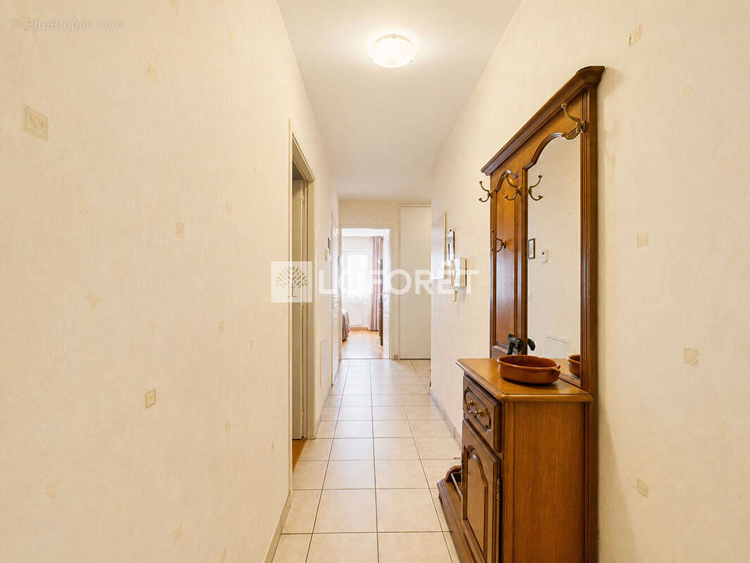 Challes-les-Eaux - Appartement T4 avec garage double, ascenseur et toutes commodités à pied - photo 14