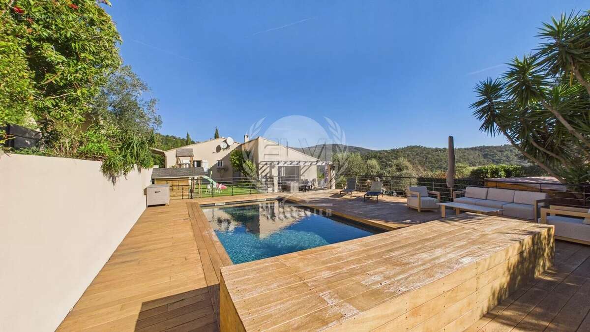 Maison à PLAN-DE-LA-TOUR