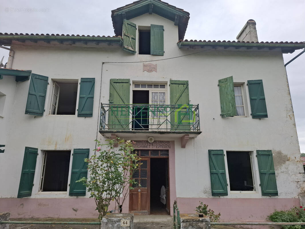 Maison à BUSSUNARITS-SARRASQUETTE