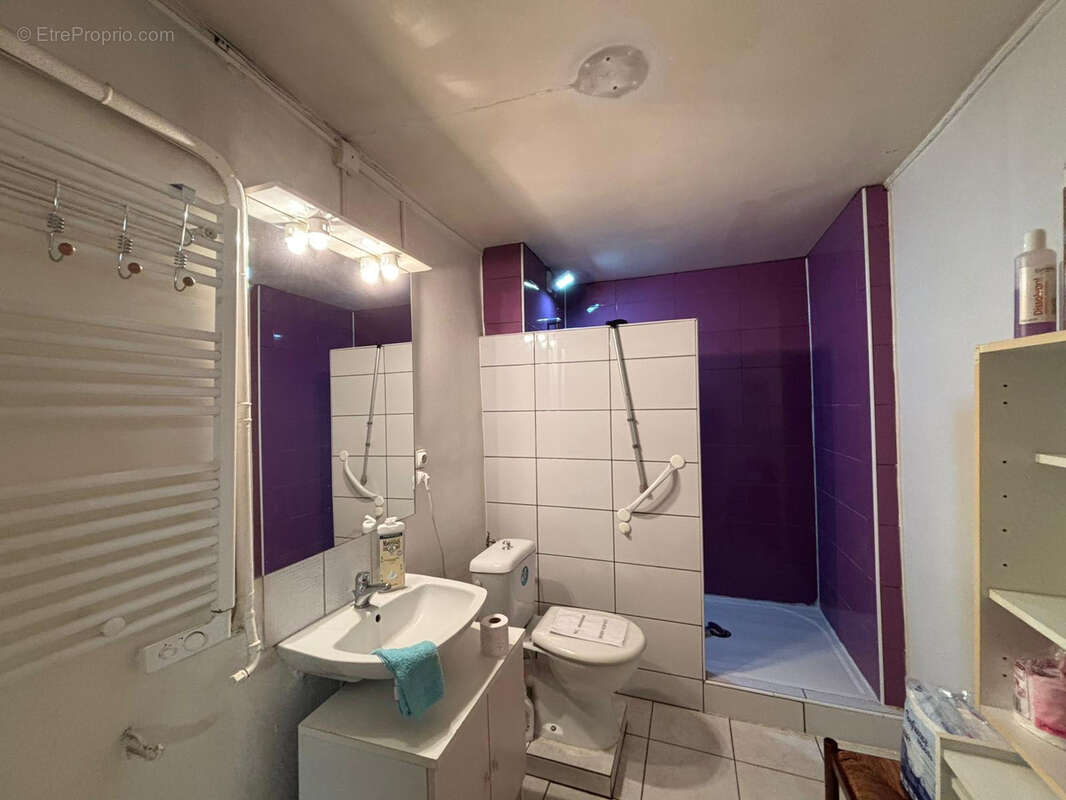 Maison à BAGE-LE-CHATEL