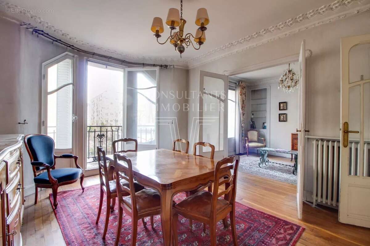 Appartement à PARIS-16E