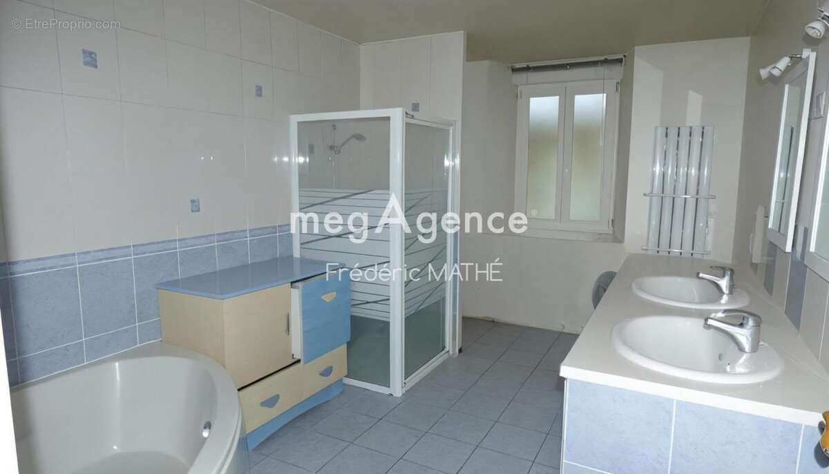 Maison à DOMMARTIN-LETTREE