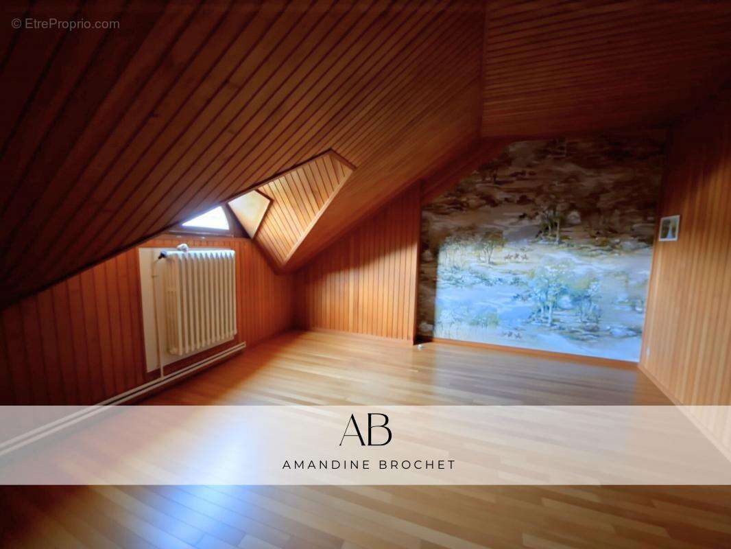 Maison à MARNES-LA-COQUETTE