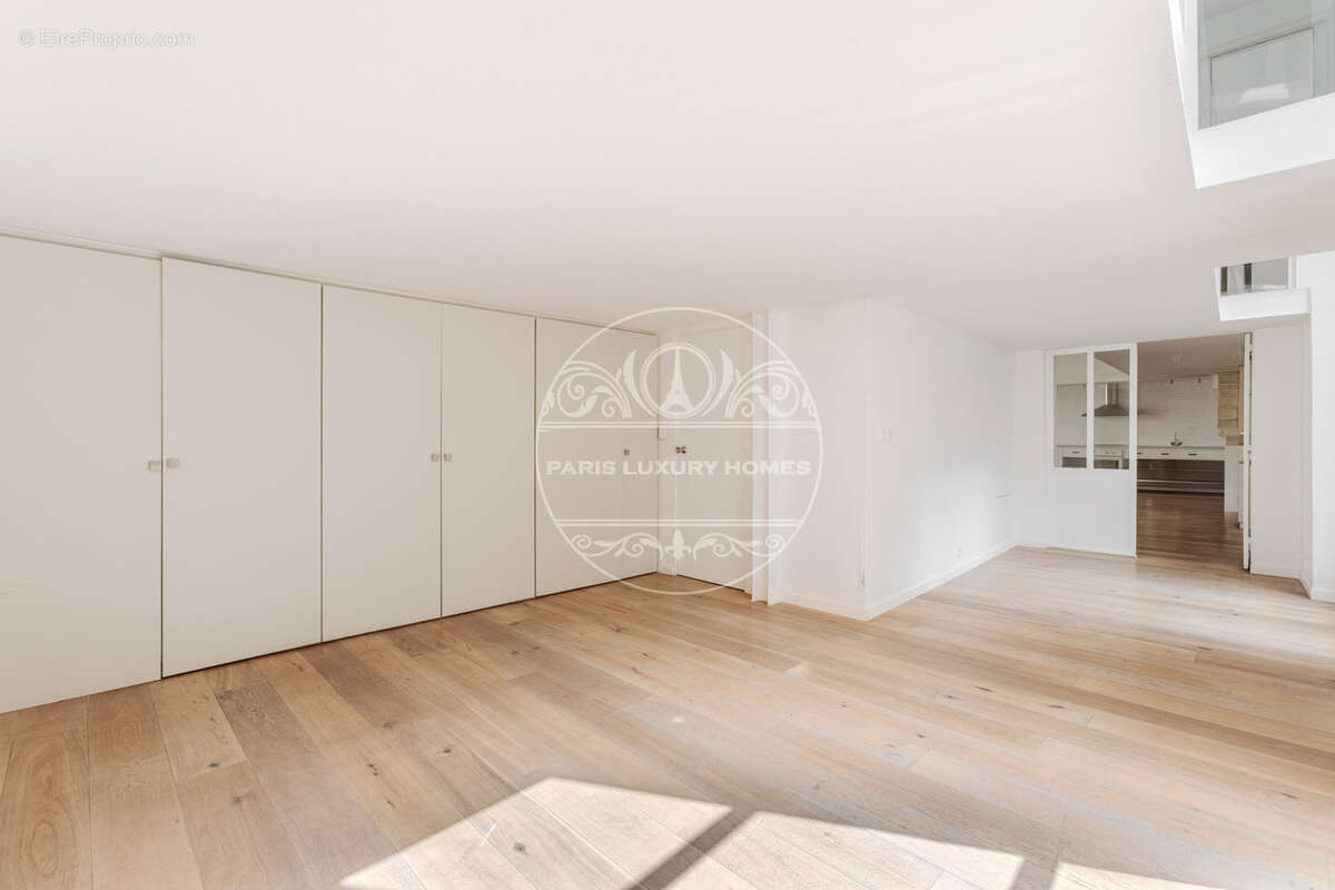 Appartement à PARIS-1E