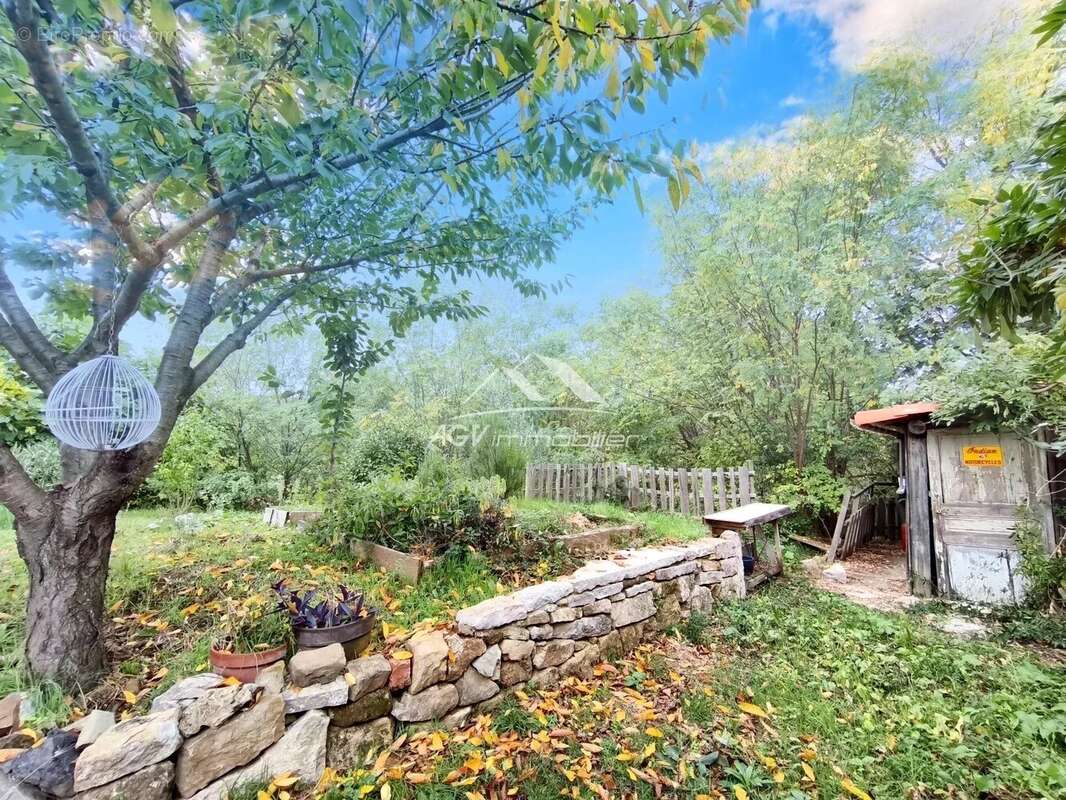 Maison à SAINT-JULIEN-LES-ROSIERS