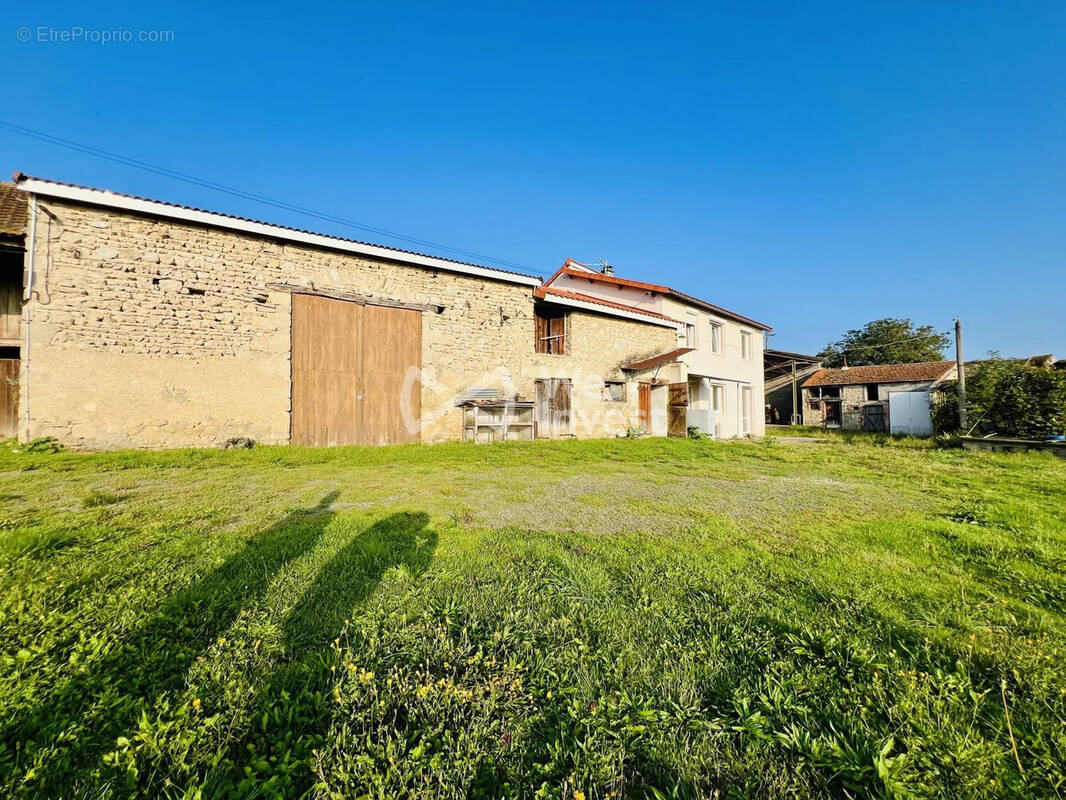 Maison 112 m² à Aigueperse  - photo 1