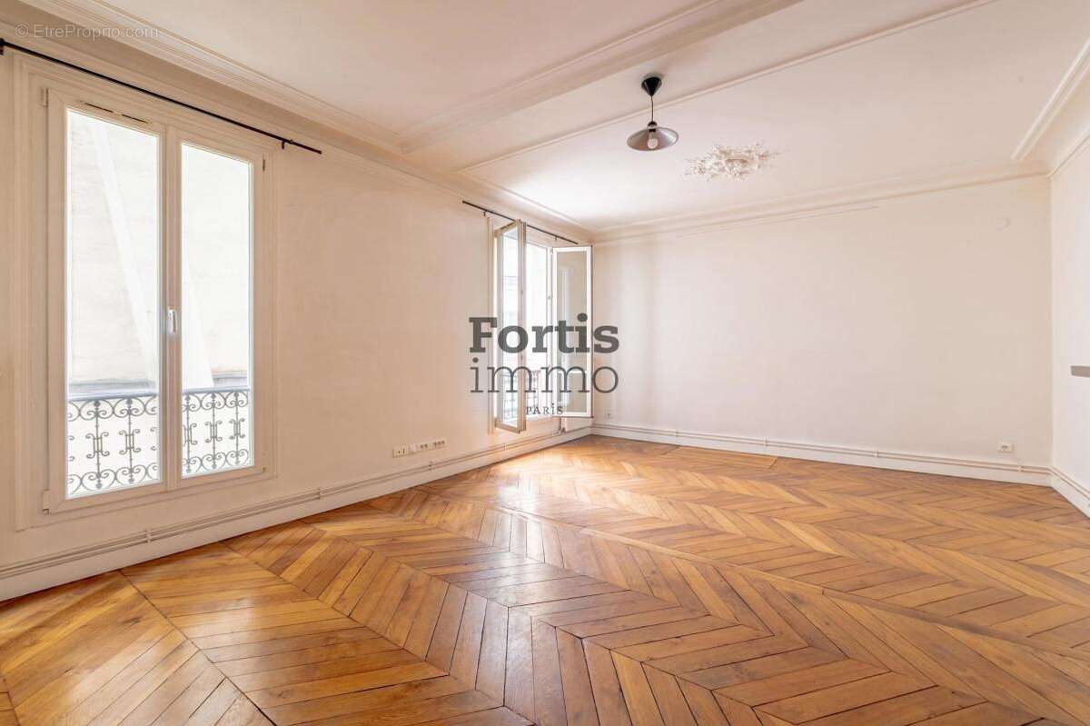 Appartement à PARIS-8E