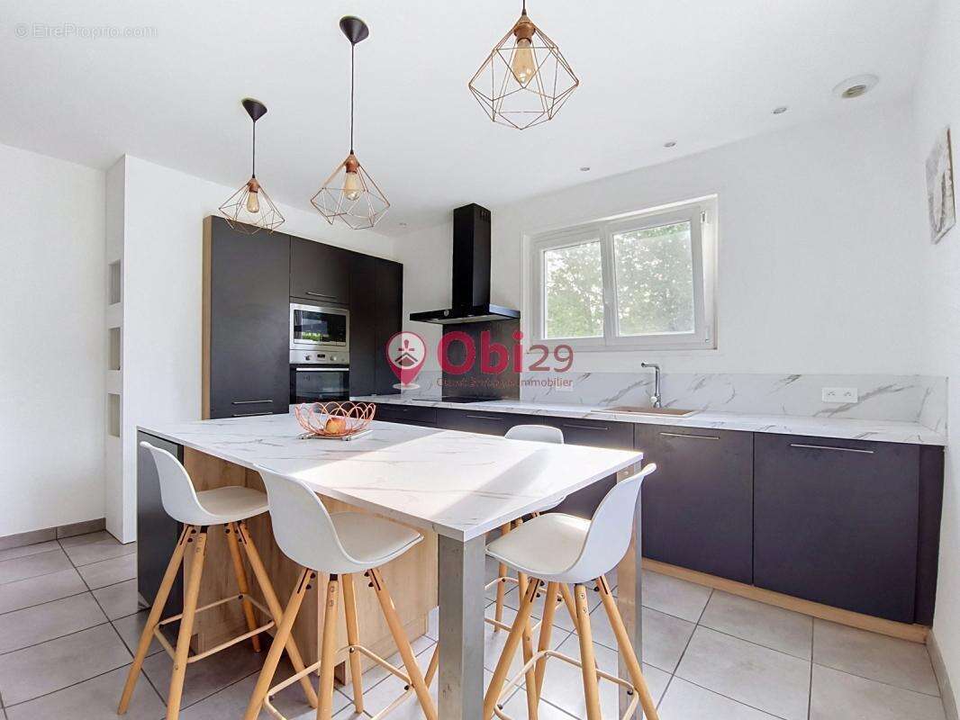 Une belle familiale rénovée avec goût, prête à vous accueillir ! - photo 2