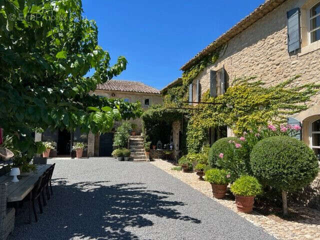 Maison à MENERBES