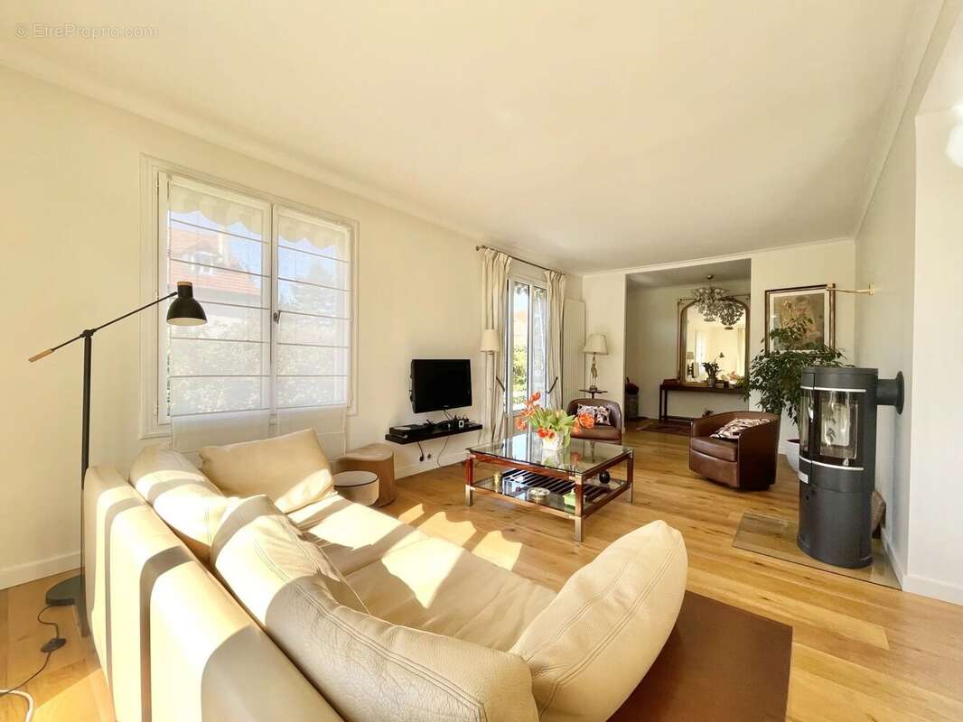 Maison à VERRIERES-LE-BUISSON