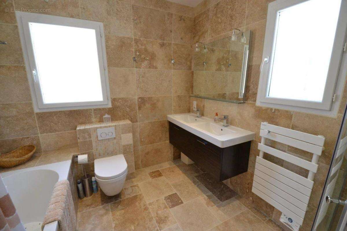 Maison à ROQUEFORT-LES-PINS