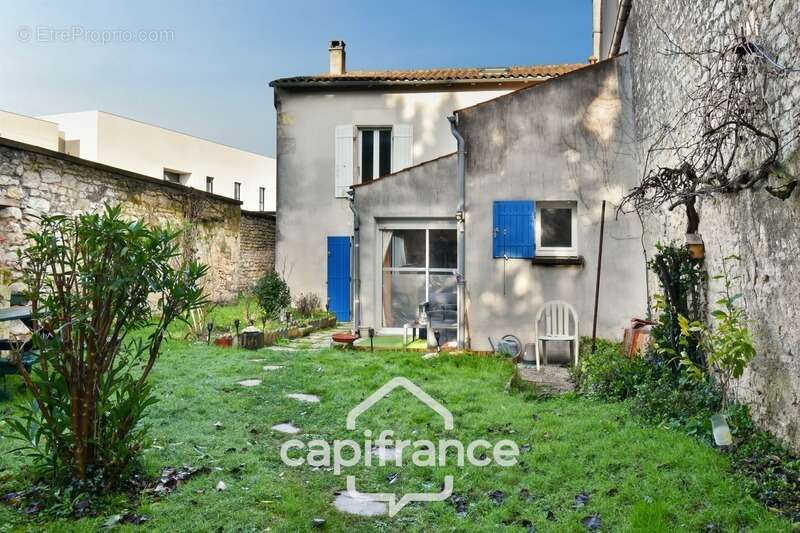 Maison à vendre 4 pièces SAINT JEAN D'ANGELY (17) avec jardin et garage - photo 4