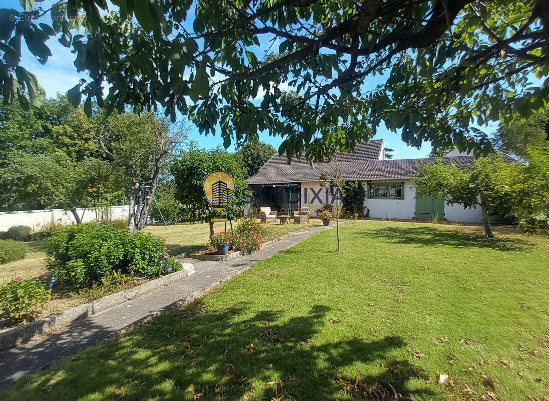 DREUX  À deux pas de la gare, découvrez cette charmante maison individuelle. - photo 4