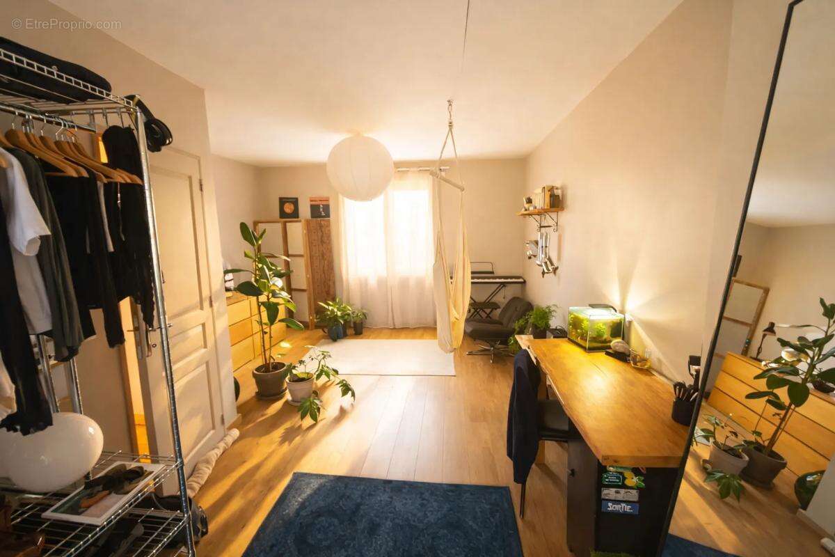 Maison à SAINT-MACAIRE-EN-MAUGES