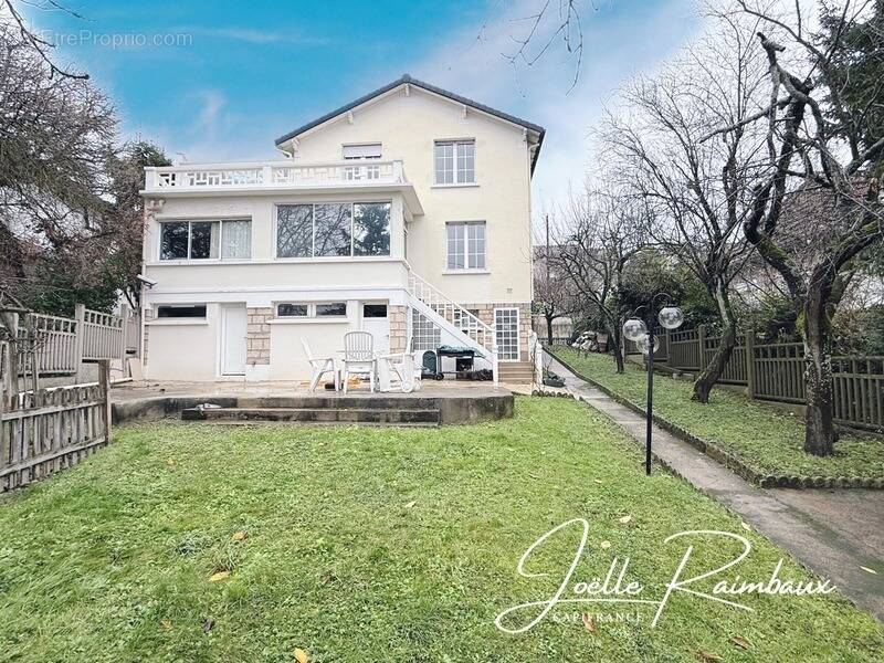 Maison à CHENNEVIERES-SUR-MARNE