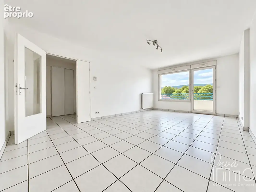 Neuville Centre - Lumineux T2 de 53m² avec balcon et garage - photo 4