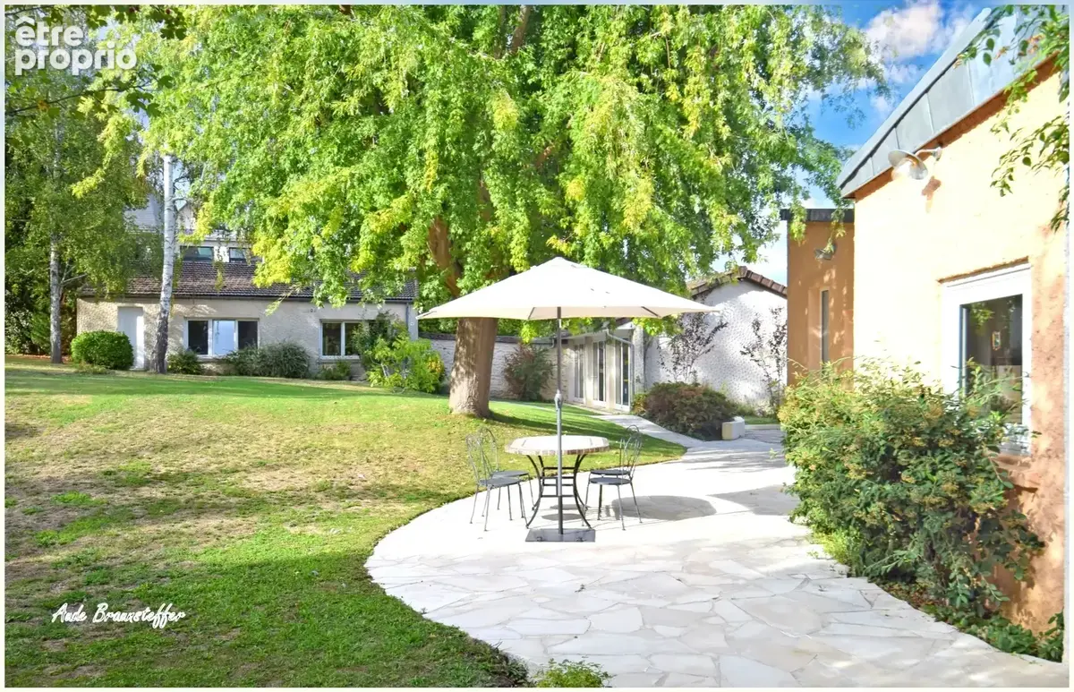 Dpt Yvelines (78), à vendre VILLENNES SUR SEINE, propriété P11 de 327,3 m² sur un terrain piscinable de 1 495,00 m² - photo 21