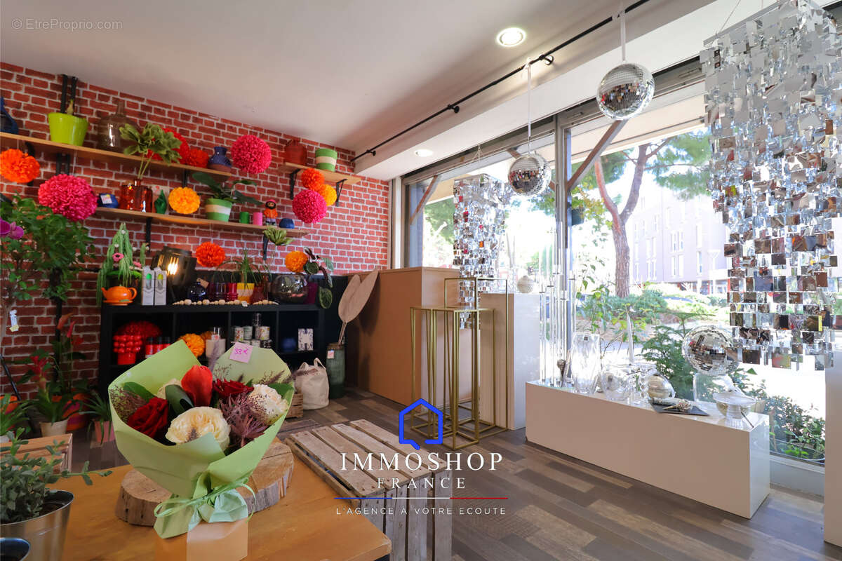 Commerce à PLAN-DE-CUQUES