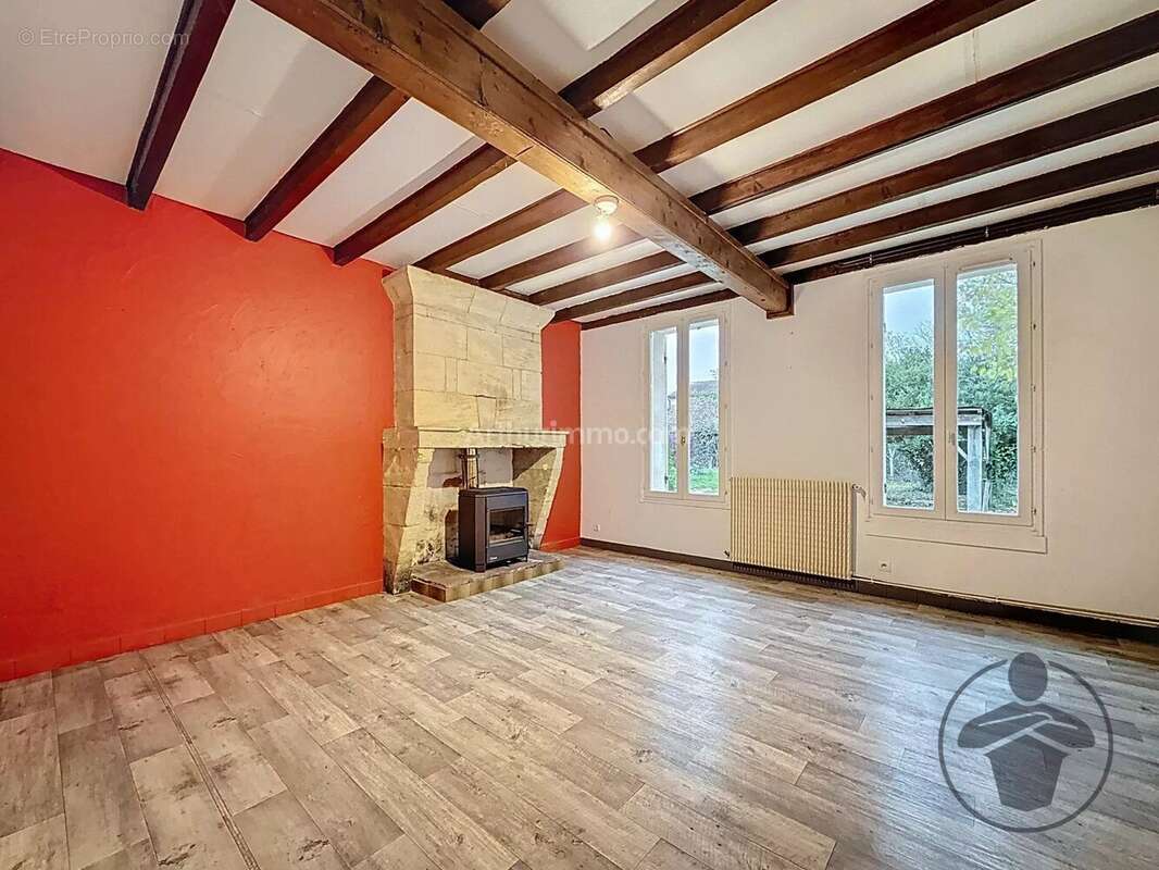 Maison à LES PEINTURES