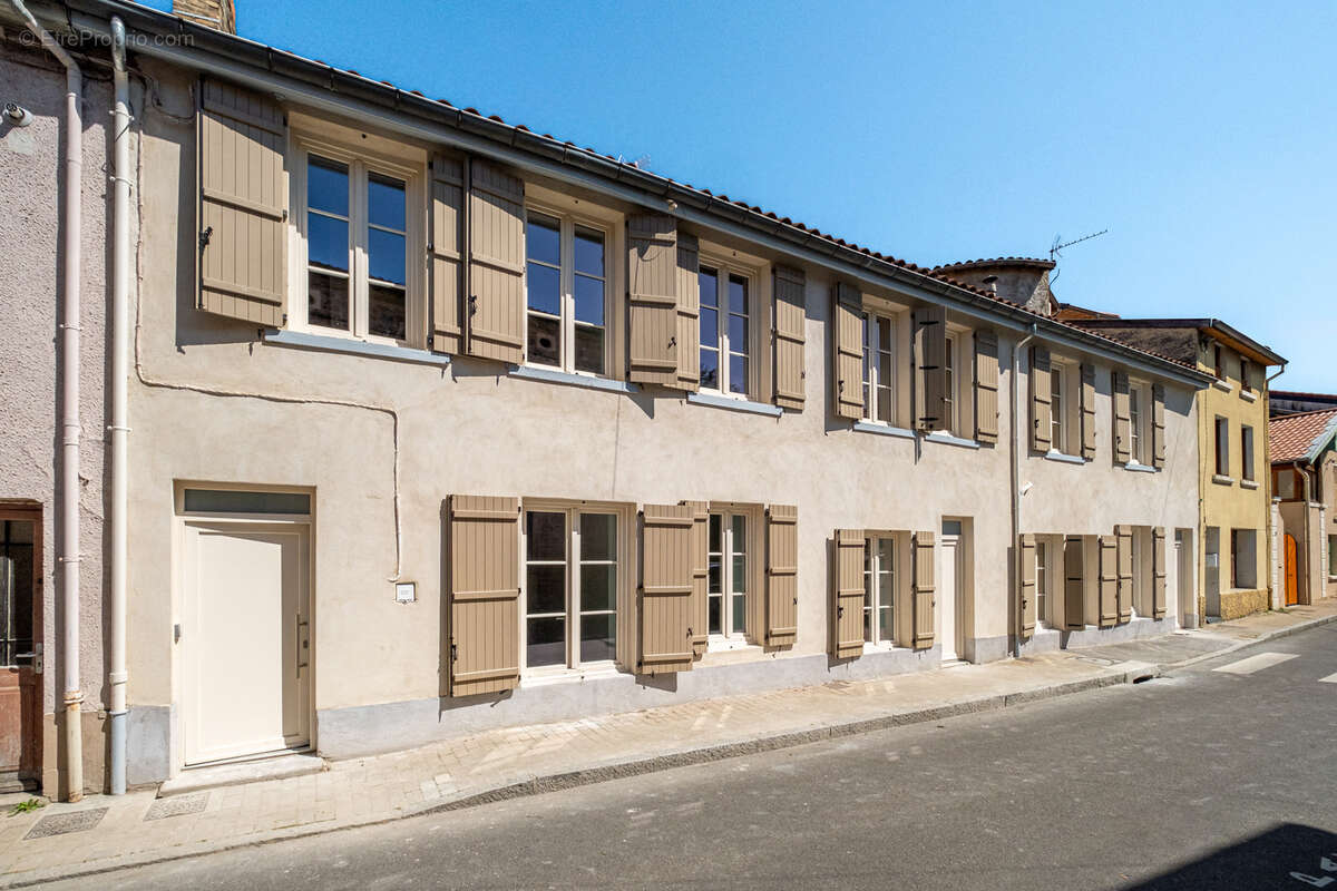 Appartement à SAINT-GENIS-LAVAL