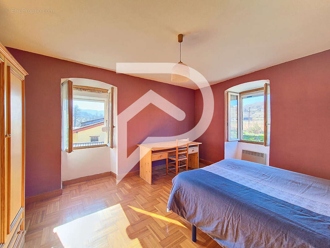 Maison à SAINT-LAGER-BRESSAC