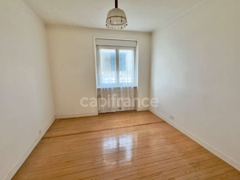 Maison de ville, quartier calme, proximité bourg, stationnements, rénovation - photo 8