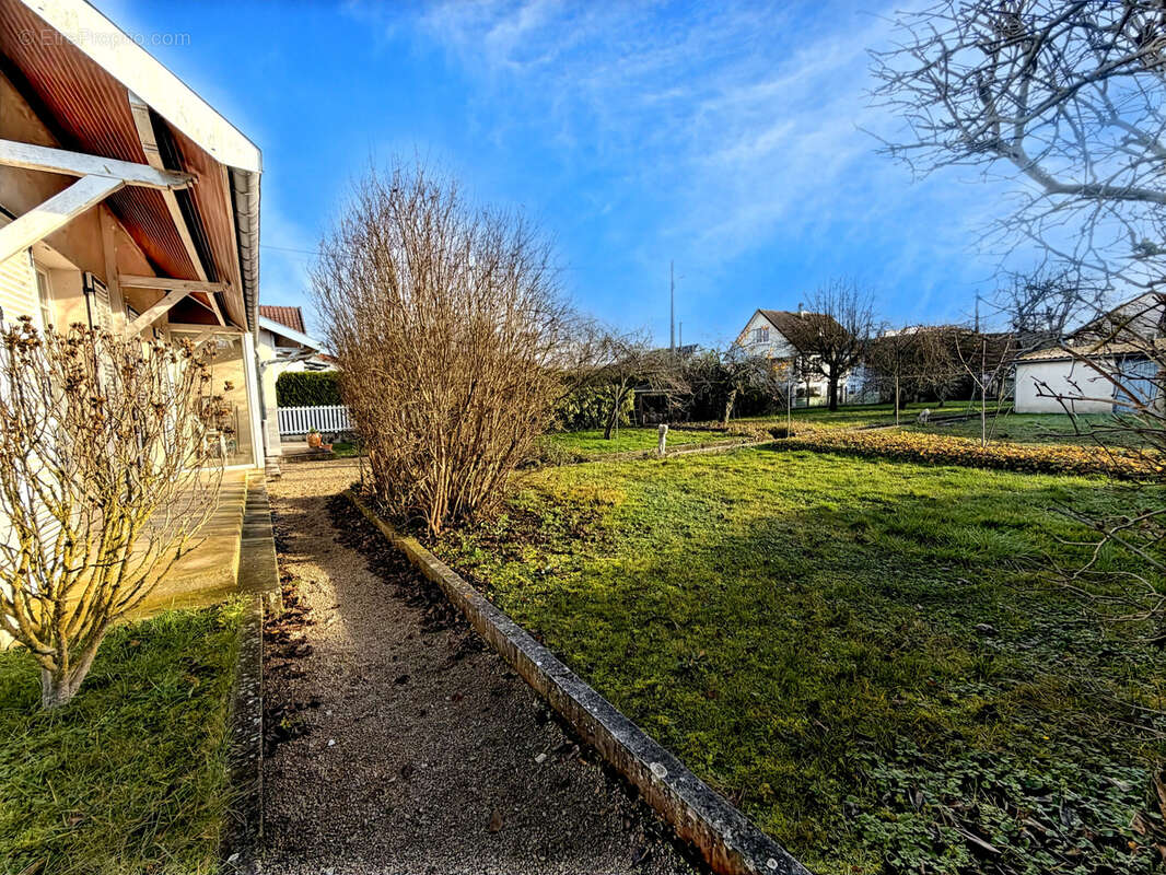 Maison à SAINT-JULIEN-LES-VILLAS