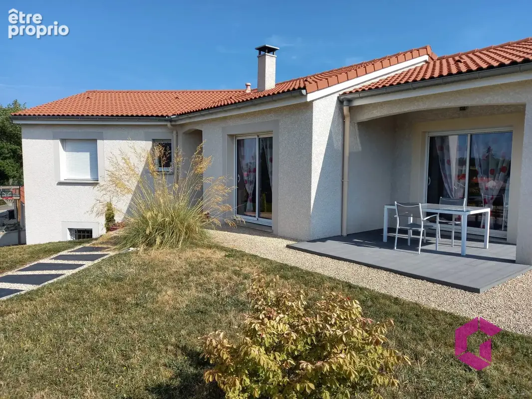 Photo Maison à Montfaucon-En-Velay au prix de 260 000€