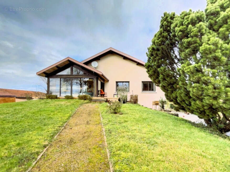 01160 SAINT MARTIN DU MONT Maison familiale 210 m2 - photo 2