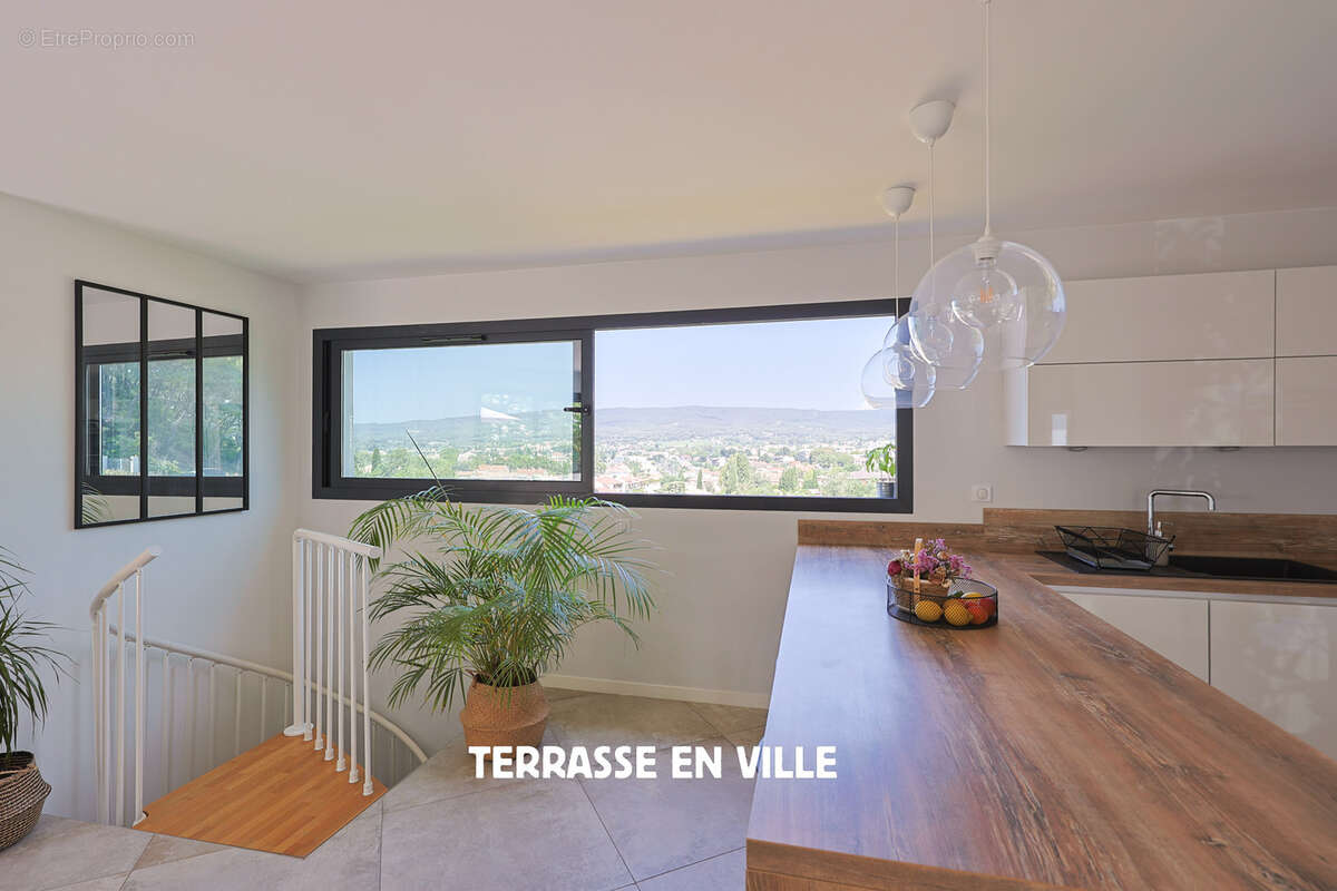 Maison à SAINT-CYR-SUR-MER