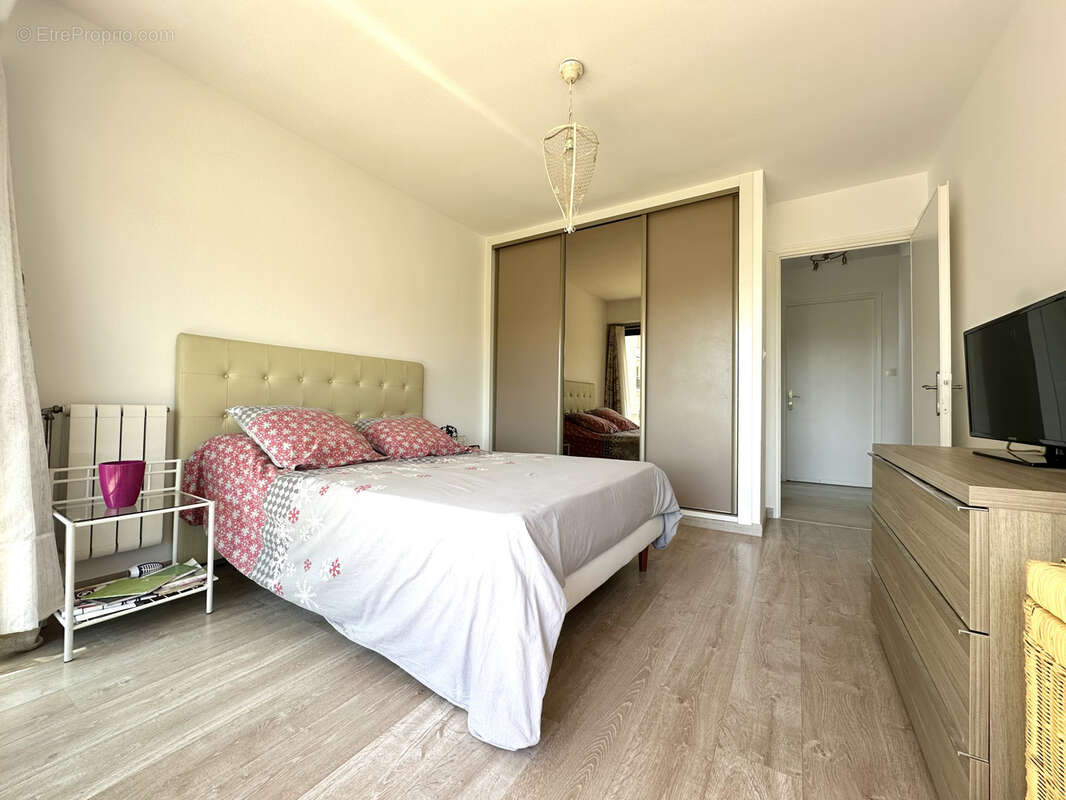 Aix en Provence, LA TORSE, appartement de type T3/4 de 76m2 avec ascenseur, gardien et piscine - photo 5