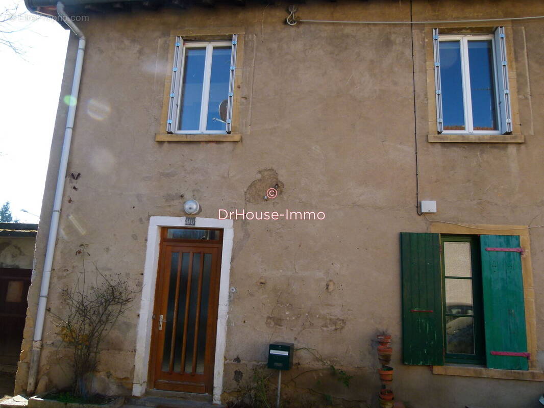 Maison à POUILLY-SOUS-CHARLIEU