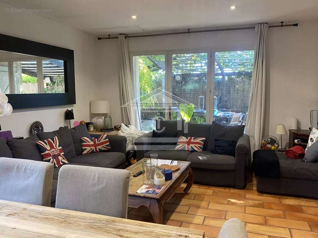 Maison à TOURRETTES