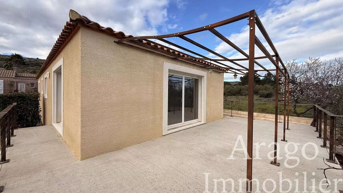 Maison à OPOUL-PERILLOS