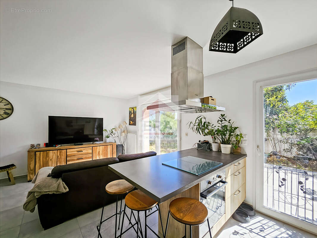 Maison à CHATEAUNEUF-LES-MARTIGUES