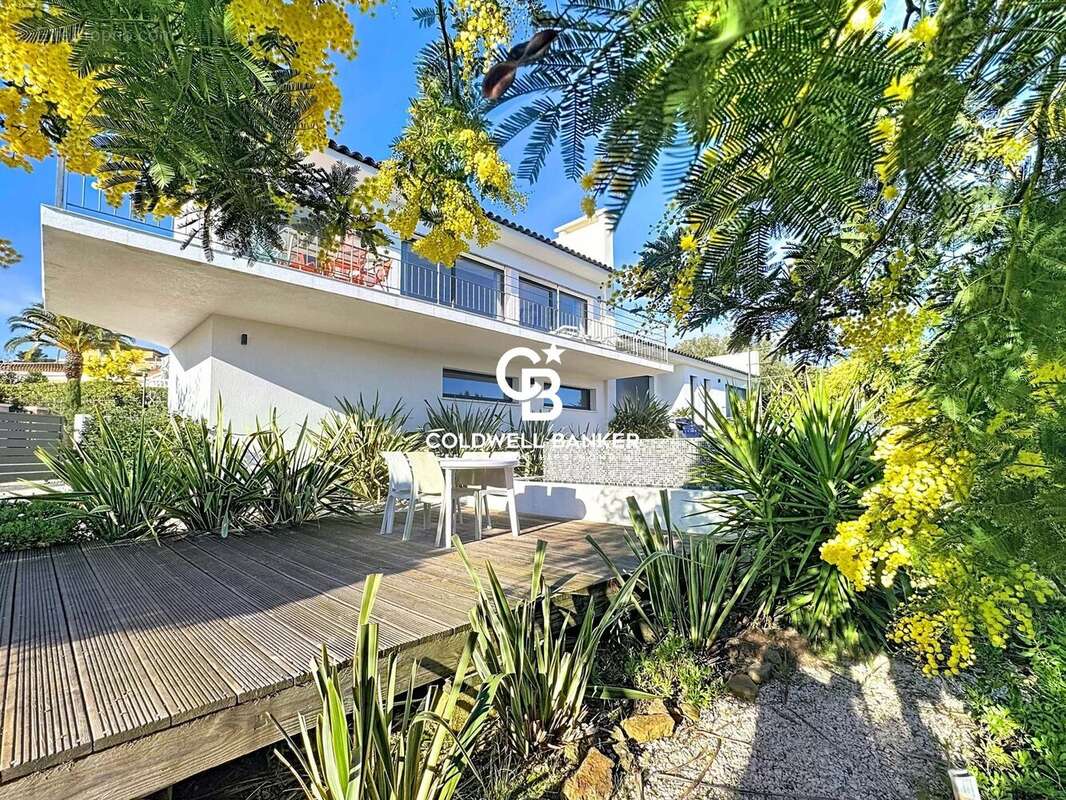 Maison à LES ADRETS-DE-L'ESTEREL