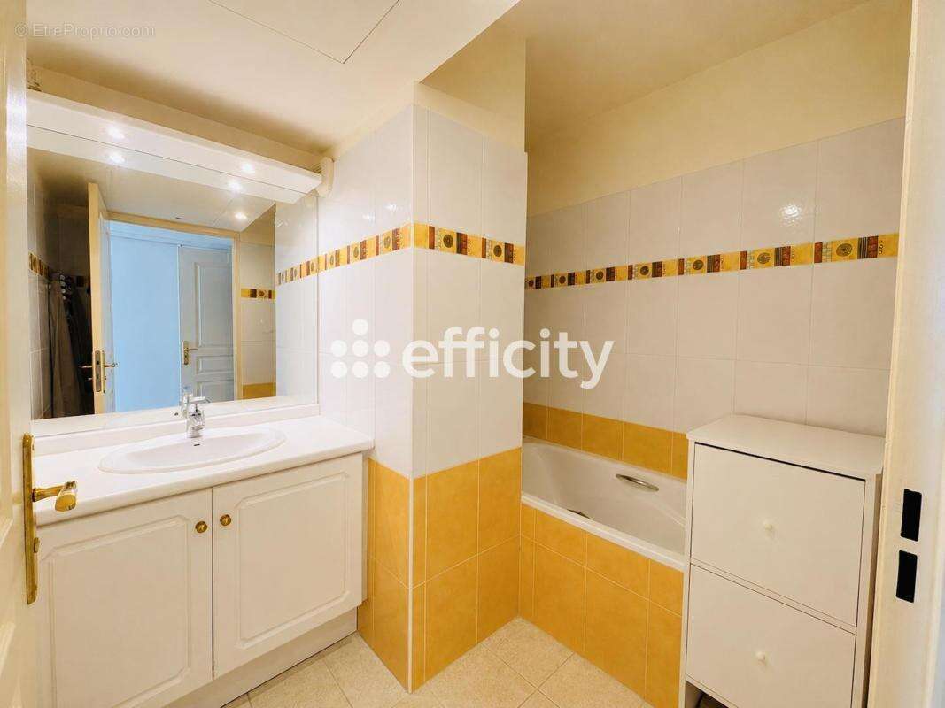 Appartement à MARSEILLE-6E