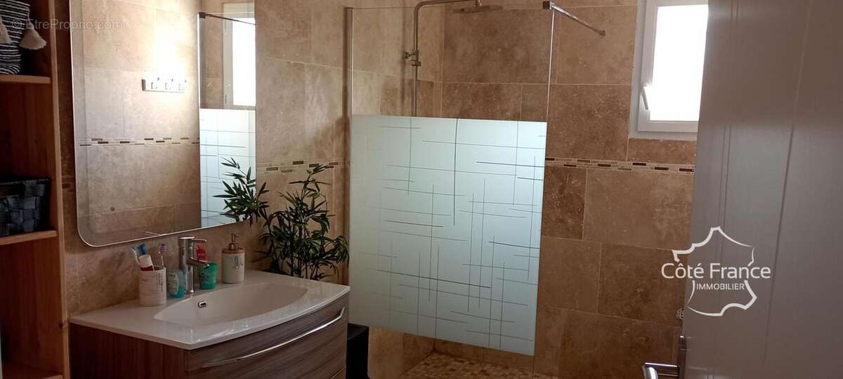 Maison à LES SALLES-DU-GARDON