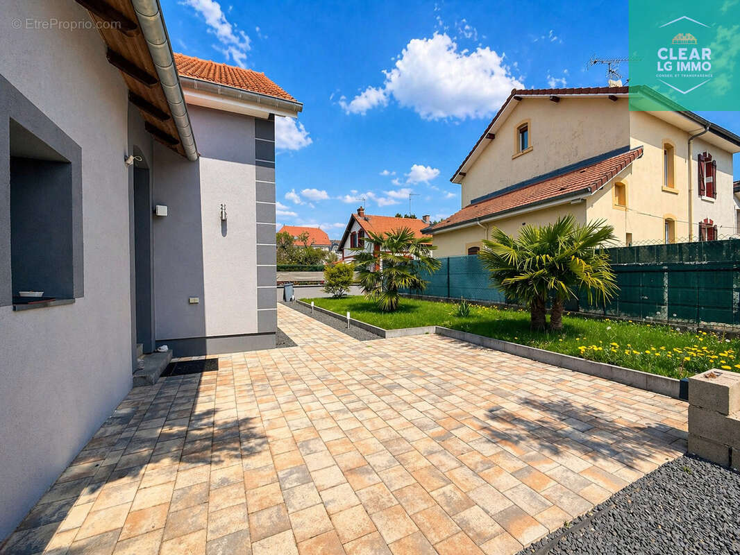 Maison à AUDUN-LE-ROMAN