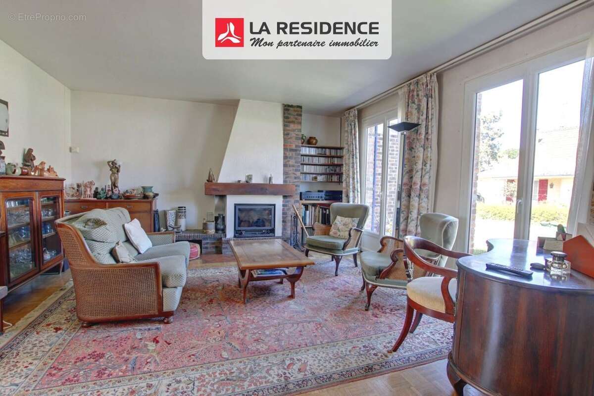 Maison 132 m² à Le Mesnil-Saint-Denis  - photo 2
